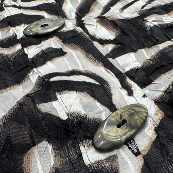 Draper’s & Damon’s Stylish Zebra Print Women's Blouse - Picture 5 of 7